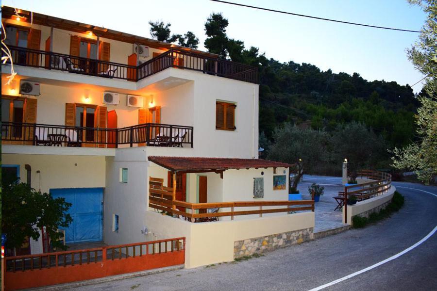 Pension Oasis Votsi  Exterior photo